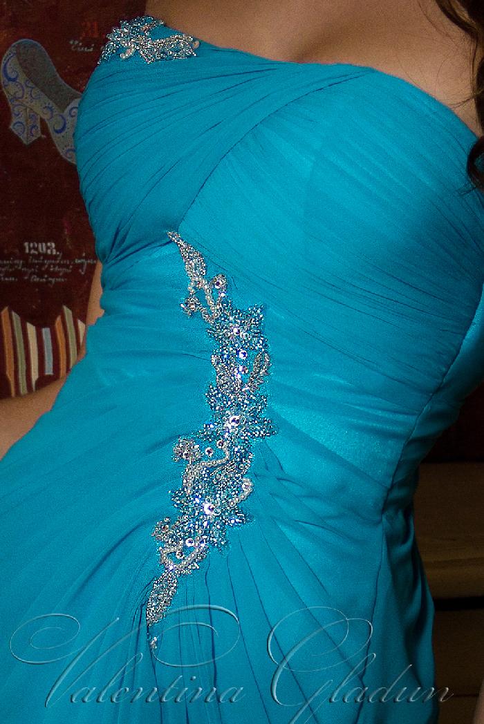 Голубое вечернее платье в пол